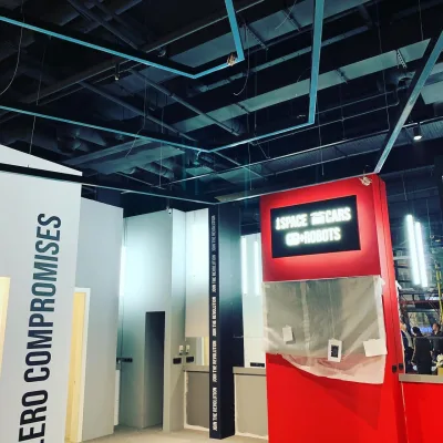 Автосалон Tesla в Москве